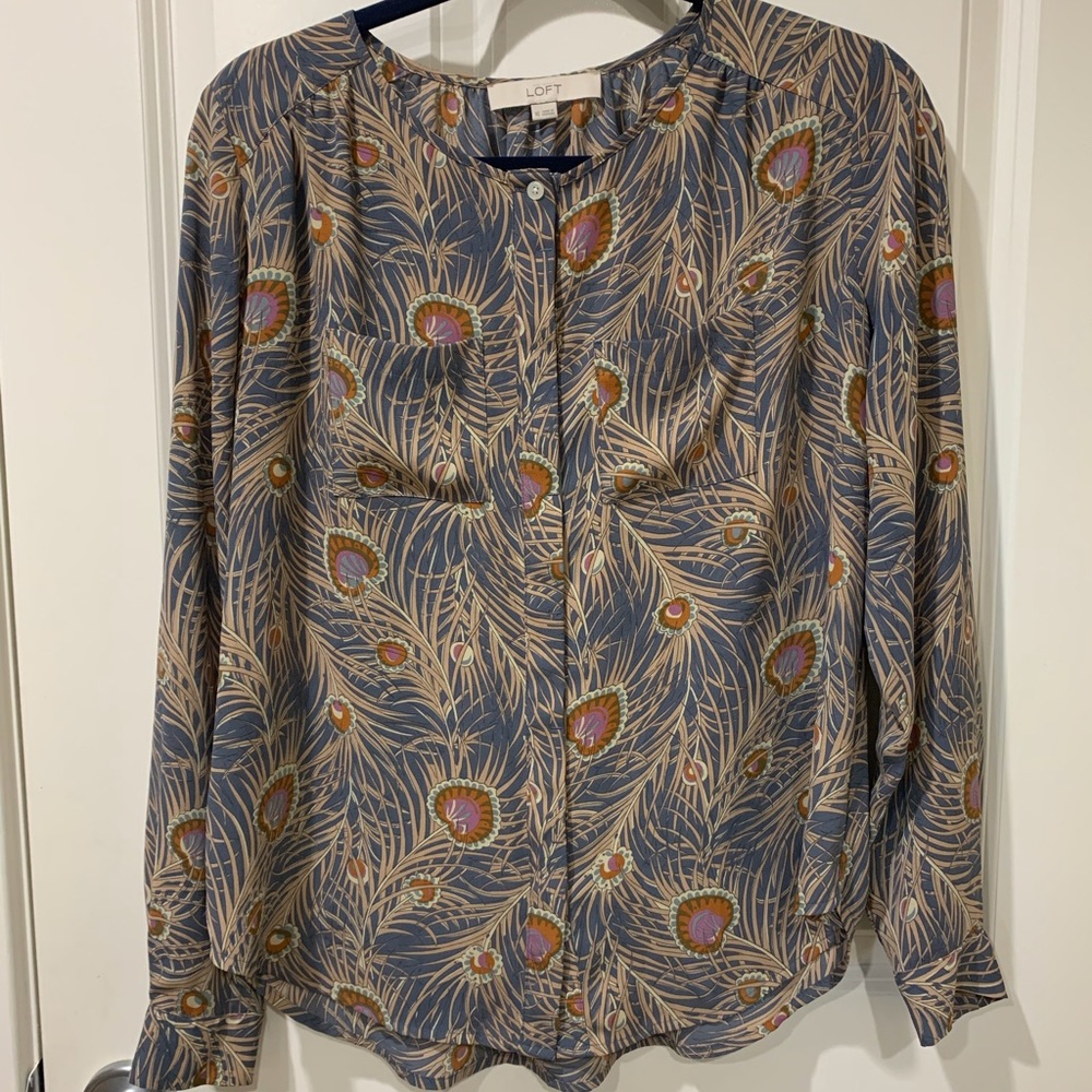 Loft blouse XS, long sleeve, hidden button front. 100% polyester. Machine wash